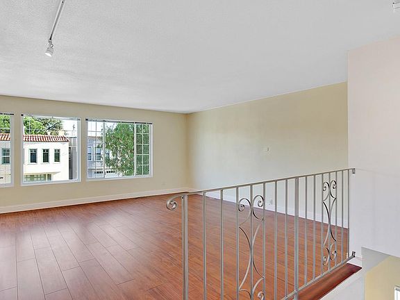 5th image of 131 Linden Ave