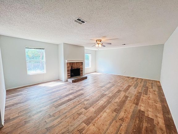 3rd image of 1655 Chesterwood Dr