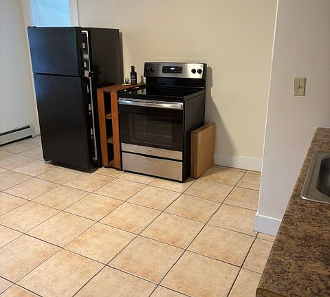 3rd image of 275 Pine St APT 1
