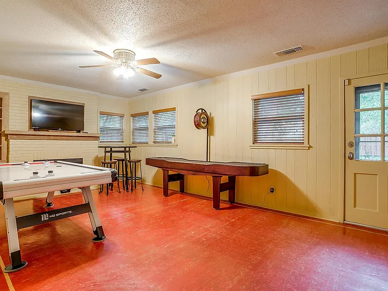 1505 N Riverside Dr — Photo 11