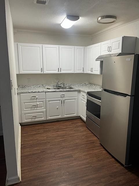 2nd image of 920 Clearview Ave
