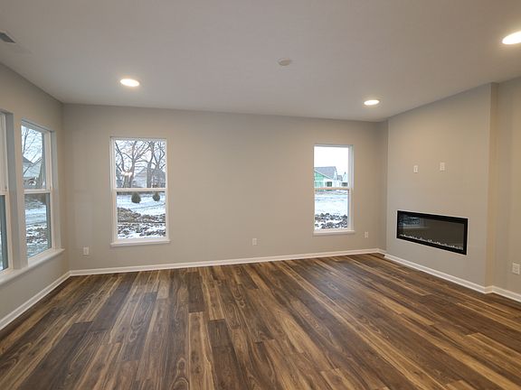 4th image of 16755 Cattle Hollow Ln