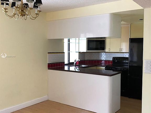 4th image of 15495 Miami Lakeway N APT 205-4