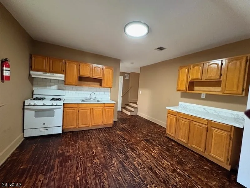 2 bed, 1.0 bath, $2,200 — Photo 3