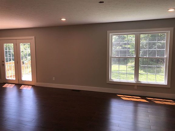 3rd image of 936 E Miller Dr
