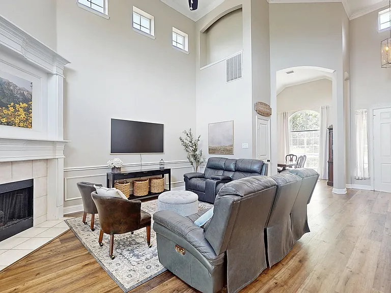 3200 Hilltop Ct — Photo 3