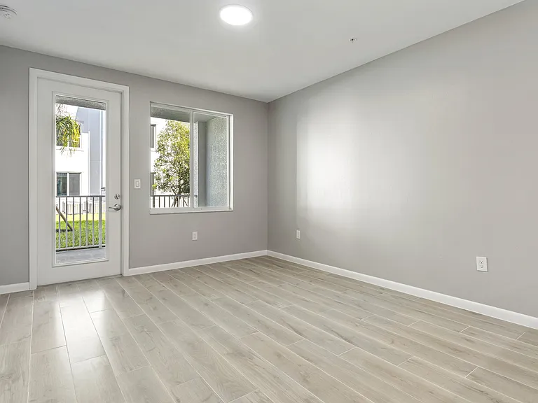 The Apartments at The Isles of Porto Vista — Photo 36