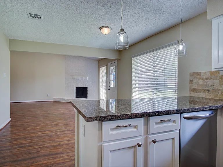 3038 Mosby Dr — Photo 7