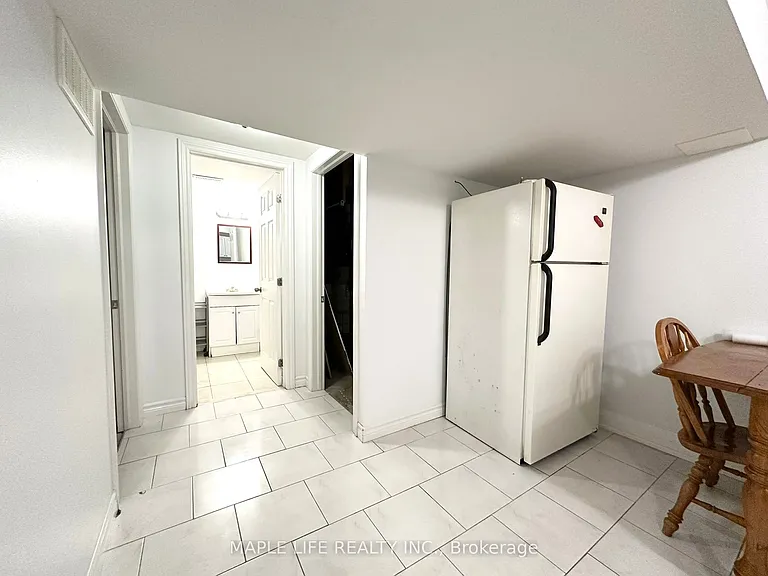 37 Pinemeadow Blvd #BASEMENT — Photo 11