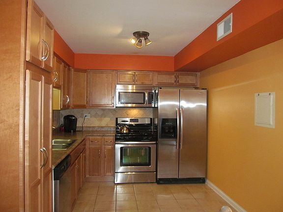 3rd image of 721 Tipperary Ct APT 2D