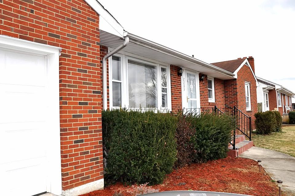 1st image of 2203 Lynnhope Dr NW