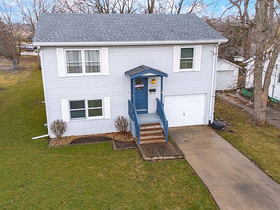 3rd image of 1009 S Hinshaw Ave
