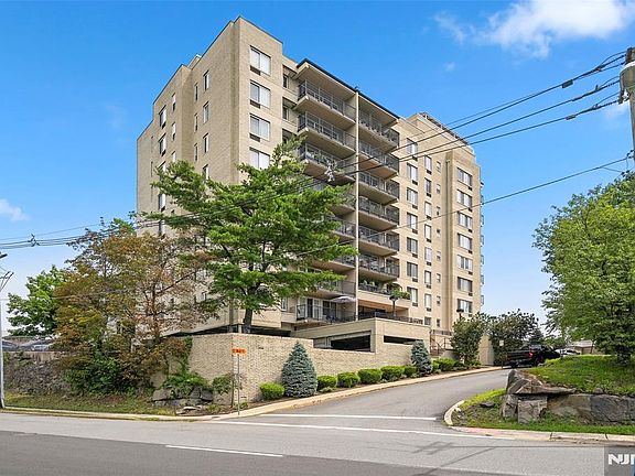 2nd image of 1 Wall St APT 2E