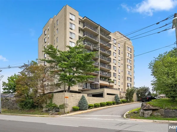 1 Wall St APT 2E, Fort Lee, NJ 07024