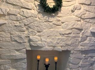 903 N Taylor St #D, Athens, IL 62613