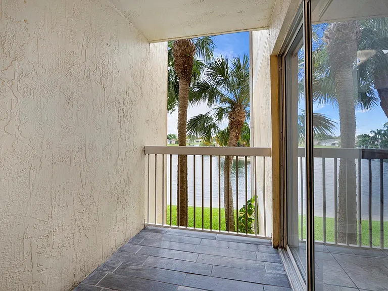 7640 Westwood Dr #411 — Photo 26
