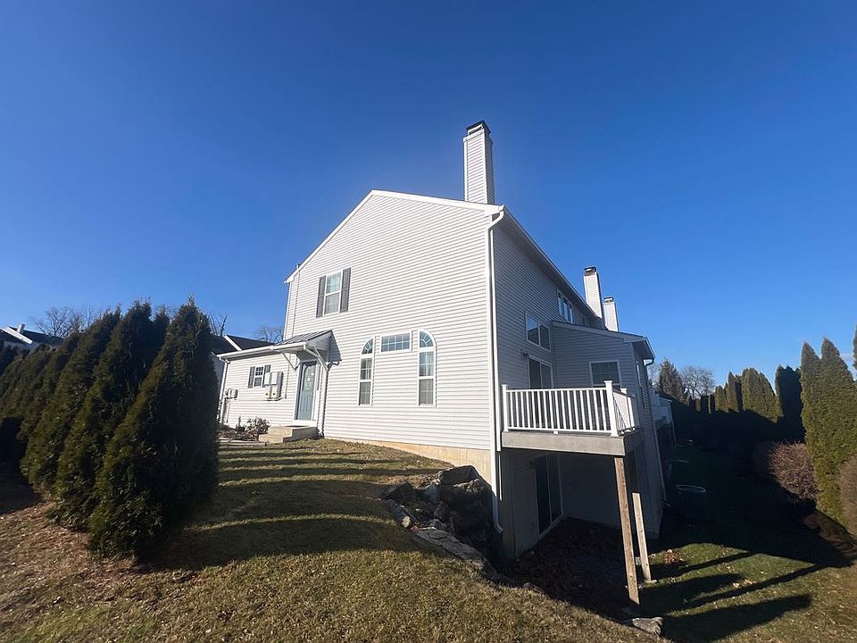 2nd image of 351 Hawthorne Ln