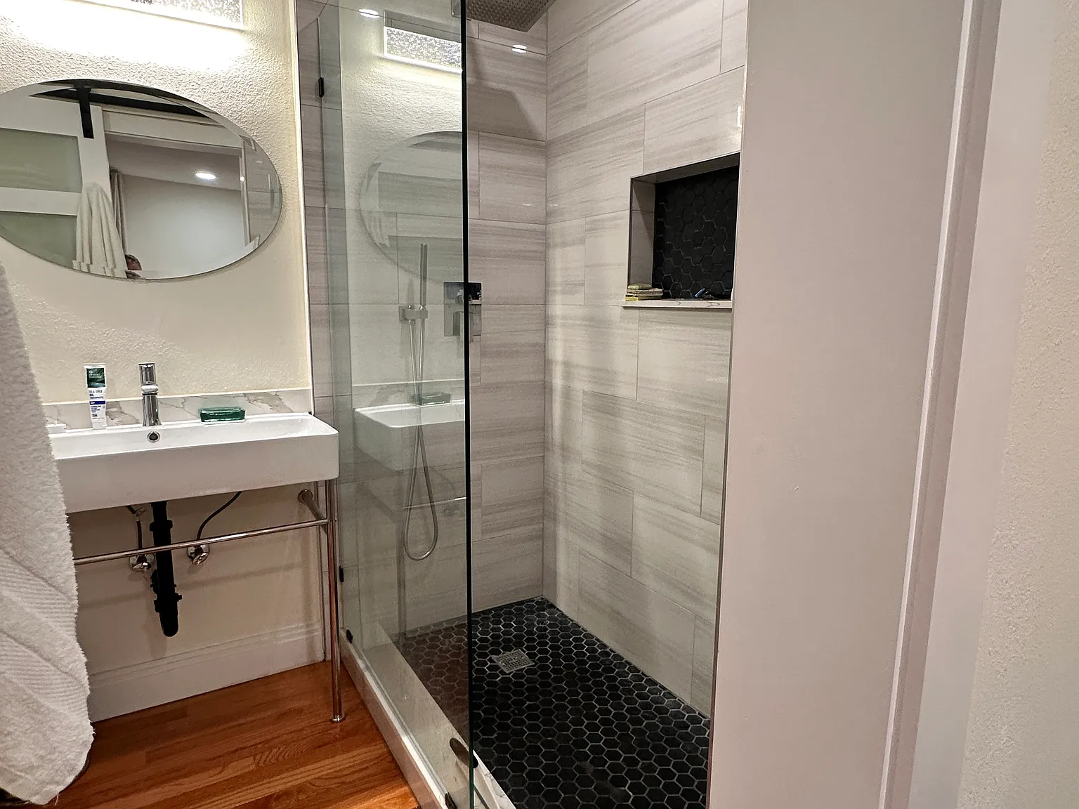 Studio, 400 sqft, $2,200 — Photo 4