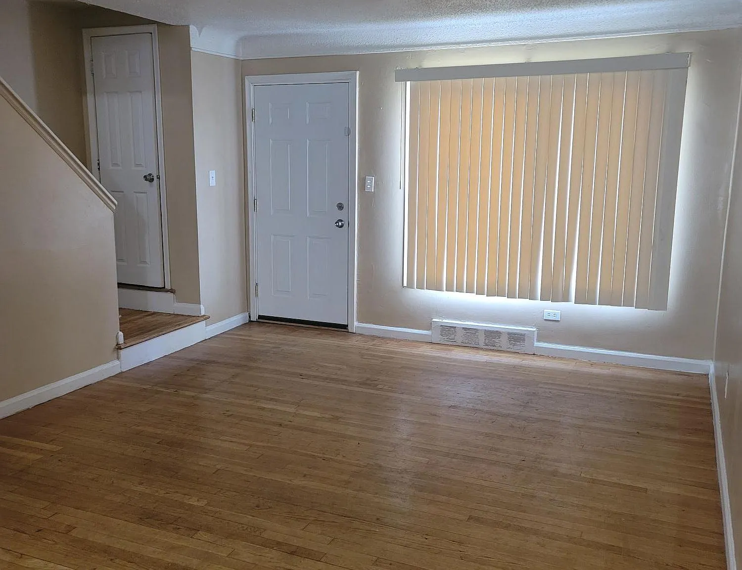 2 bed, 900 sqft, $1,050 — Photo 4