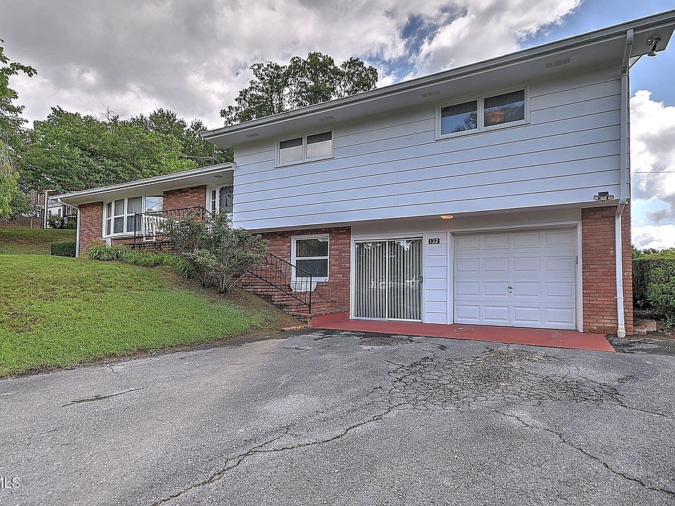 1st image of 132 Tall Oak St