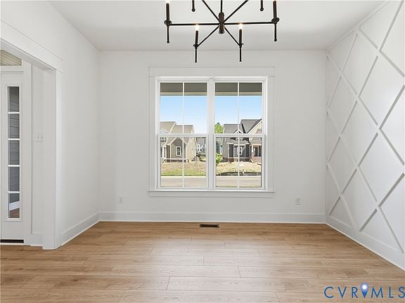 3rd image of 8007 Dandridge Dr