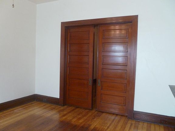 3rd image of 2049 Allen Ave Floor 1