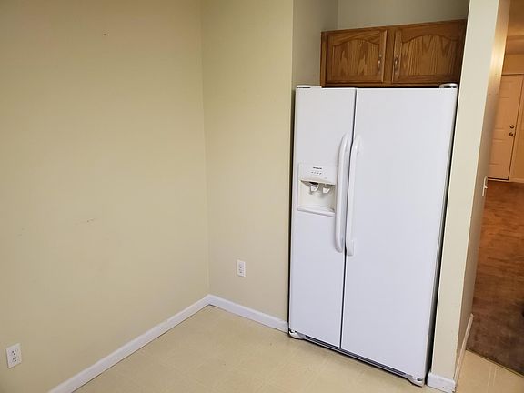 3rd image of 330 Beaverview Dr #330