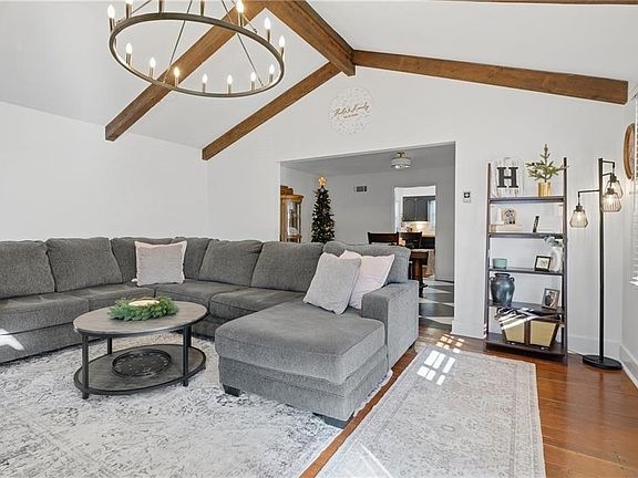 4th image of 203 Sanderson Dr