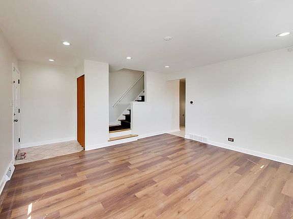 5th image of 4908 Carol St #A