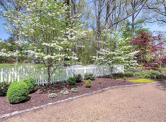 4th image of 7531 Hill Dr