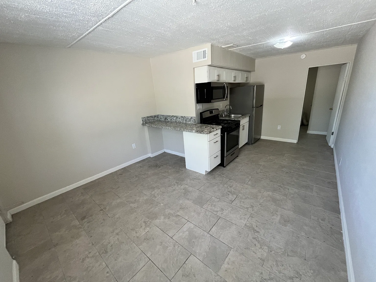 1 bed, 600 sqft, $850 — Photo 2