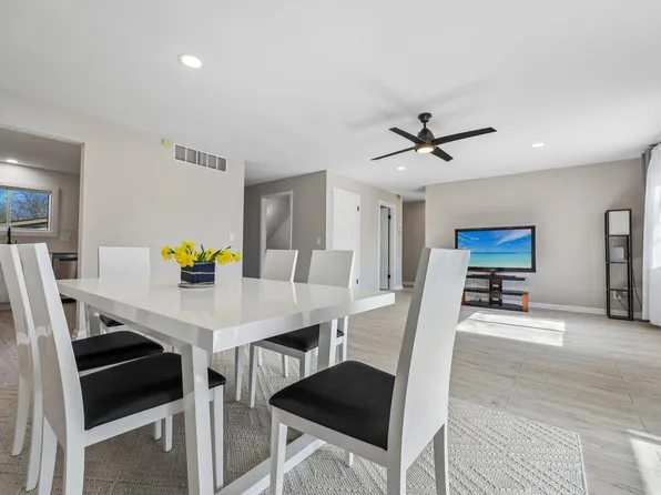 5843 Cambridge CIRCLE #2, Mount Pleasant, WI 53406