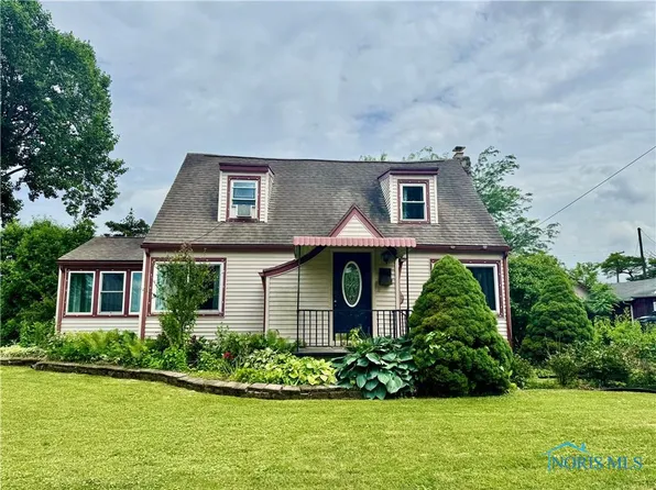 908 E High St, Hicksville, OH 43526