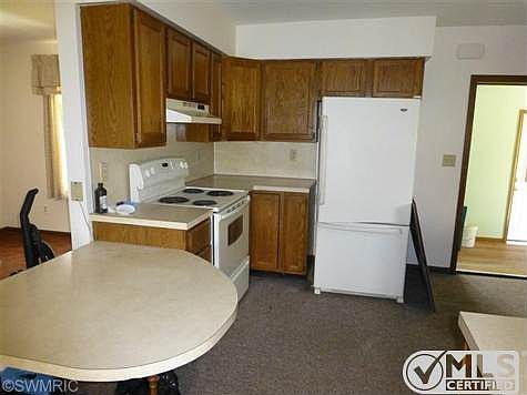 5th image of 635 Park St