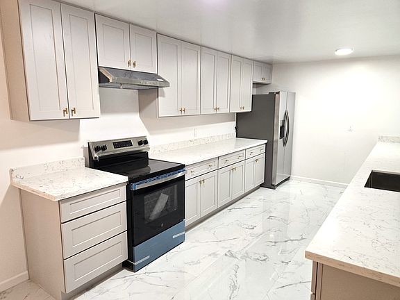Unstairs kitchen