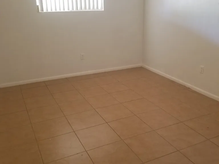 7833 S Phillips Ave — Photo 4