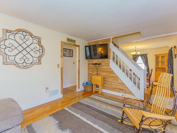 4th image of 56 Woodlawn Dr