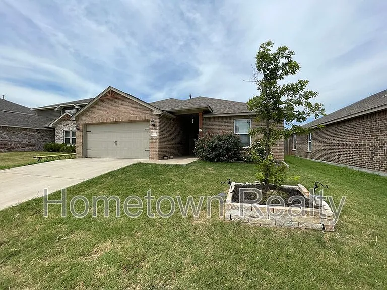 1712 Vermilion Ln — Photo 1