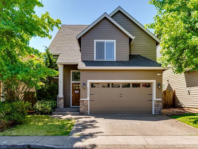 2542 Belle Terra Dr — Photo 1