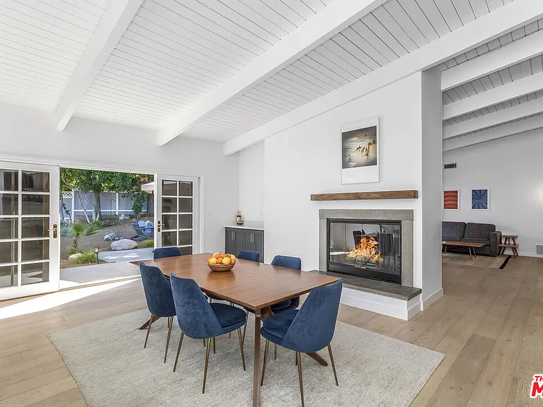 23826 Burbank Blvd — Photo 5