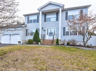 15 Netty St, Howell, NJ 07731