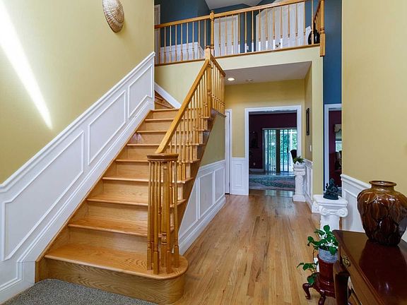 5th image of 49 White Cliff Ln