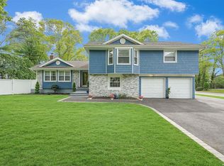 2 Blue Ridge Way, Ridge, NY 11961