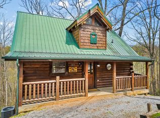 1833 Beach Front Dr, Sevierville, TN 37876