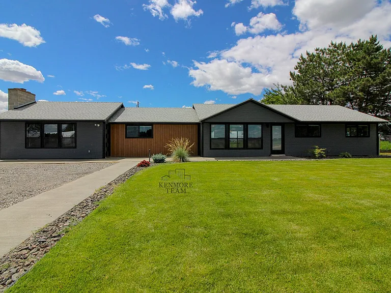 4151 Columbia River Rd — Photo 1
