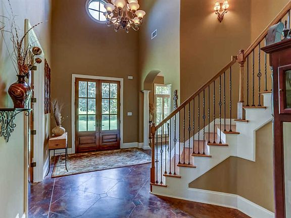 3rd image of 2515 Langston Ln