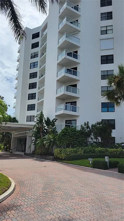 1 bed, 1.5 bath, 1080 sqft, $4,000 — Photo 2