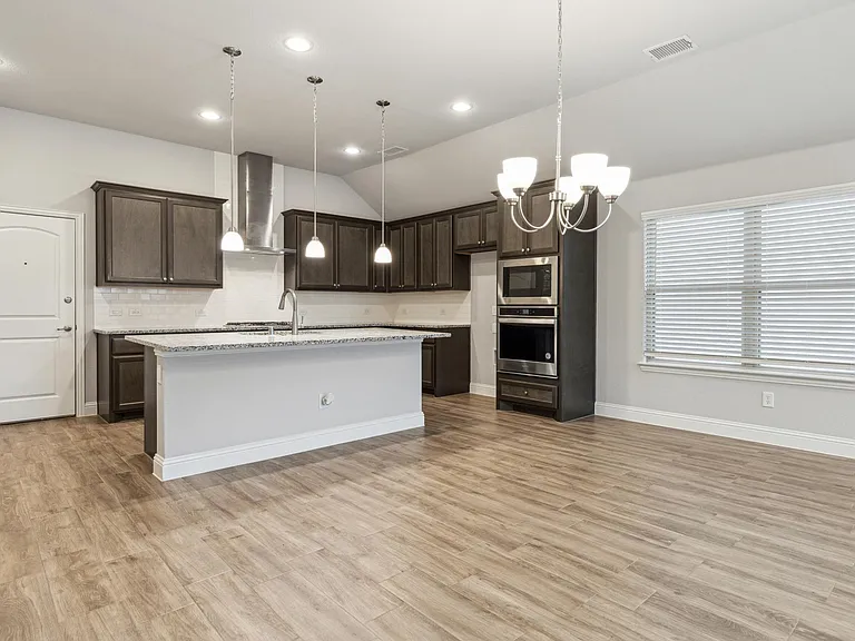 810 Mildren Ln — Photo 10