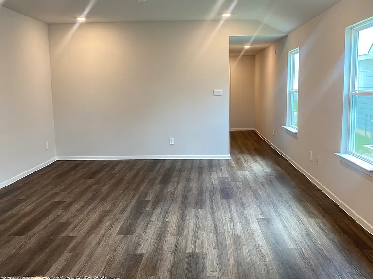 509 Pickel Dr — Photo 4