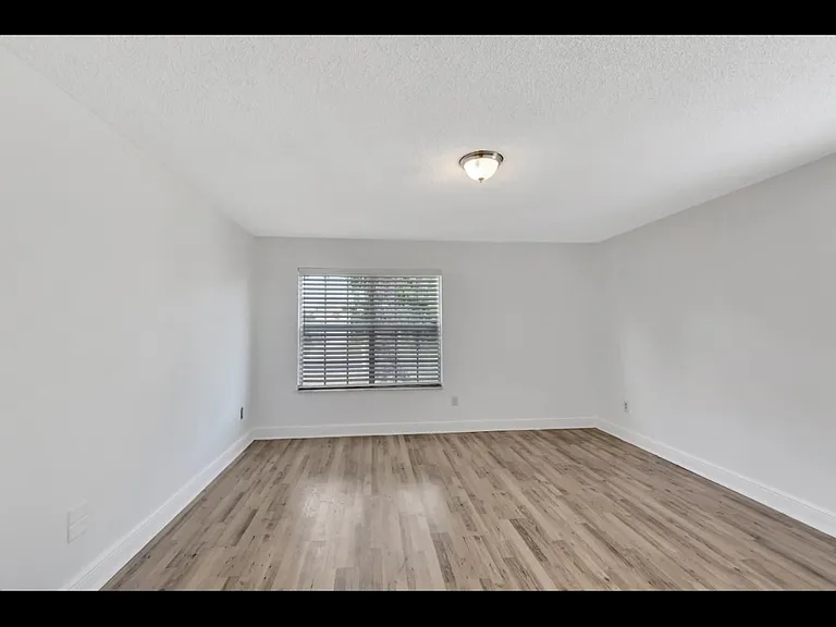 5598 Pebble Brook Ln — Photo 7